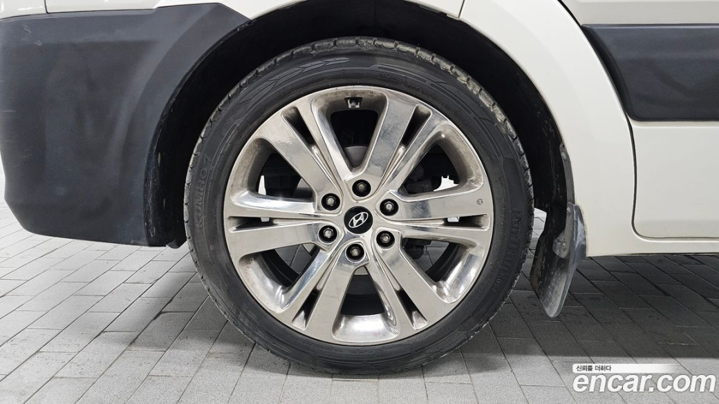 Hyundai Solati 15-seater, 2024