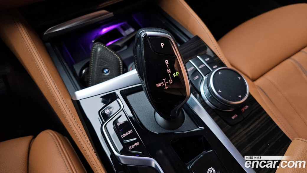 BMW 5-Series 520i Luxury, 2022