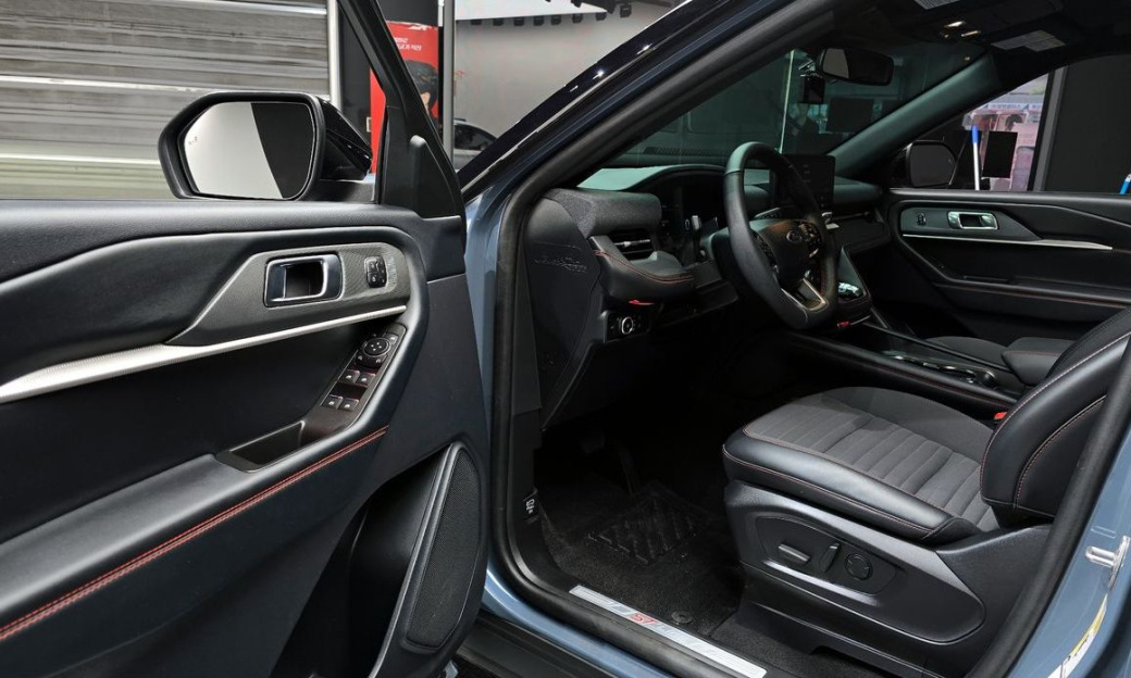 Ford Explorer 2.3 ST-Line 4WD, 2025