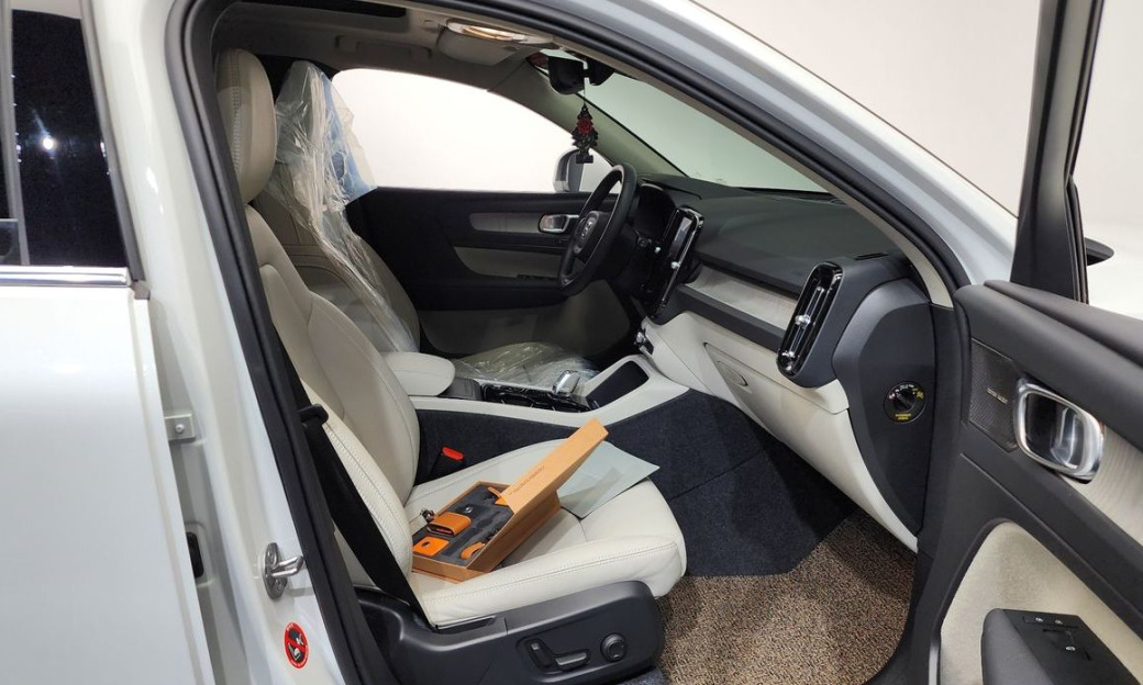 Volvo XC40 B4 Ultra Bright, 2025
