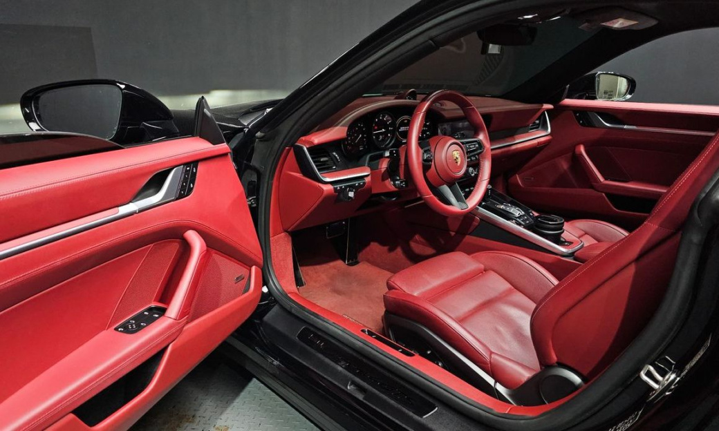 Porsche 911 Carrera 4 GTS, 2023