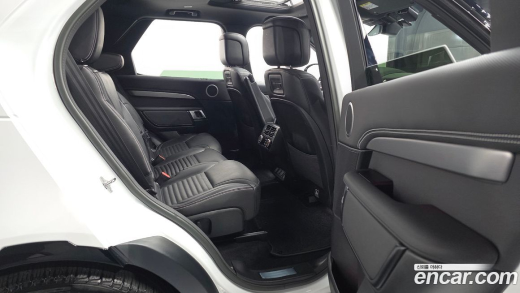 Land Rover Discovery P360 R-Dynamic SE, 2023