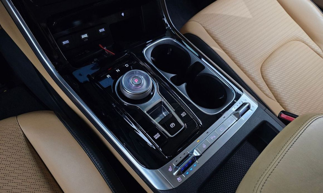 Kia Carnival 7-Seater Signature, 2023
