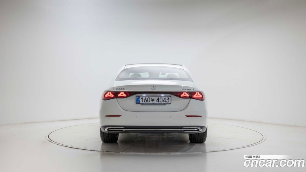 Mercedes-Benz E-Class E300 4MATIC Exclusive, 2026