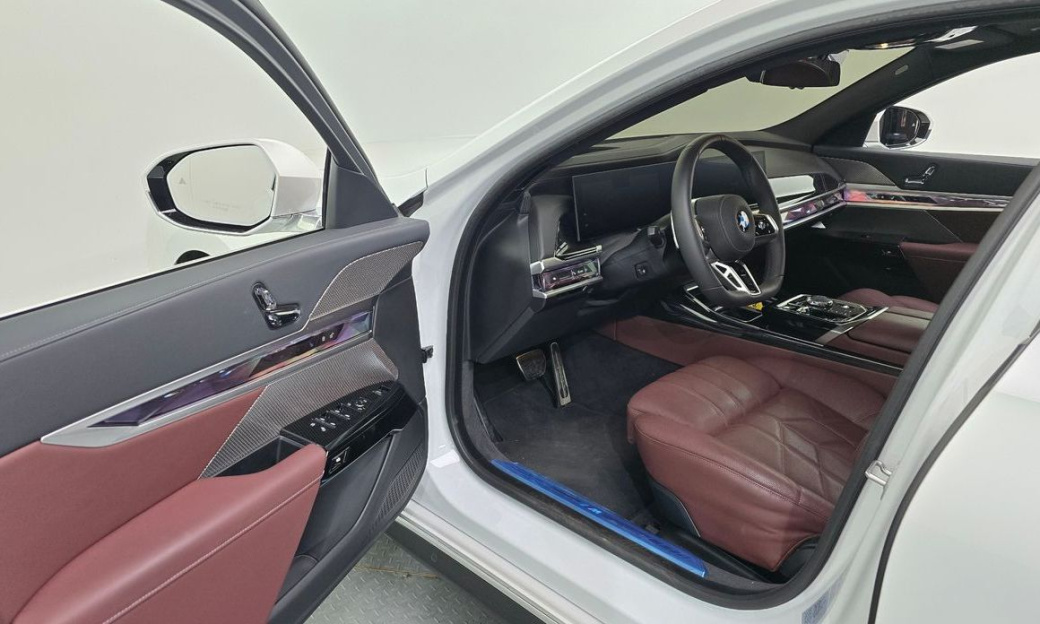 BMW 7-Series 740d xDrive M Sport, 2025