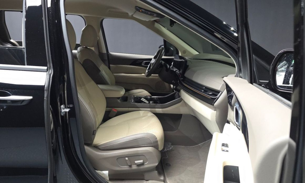 Kia Carnival 9-Seater Gravity, 2025