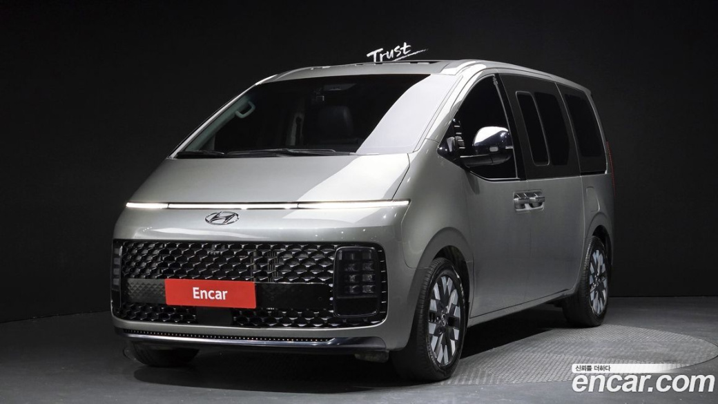 Hyundai Staria 4WD Lounge 7-Seater, 2023