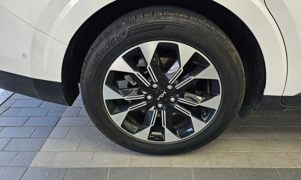 Kia Carnival 7-Seater Signature, 2023