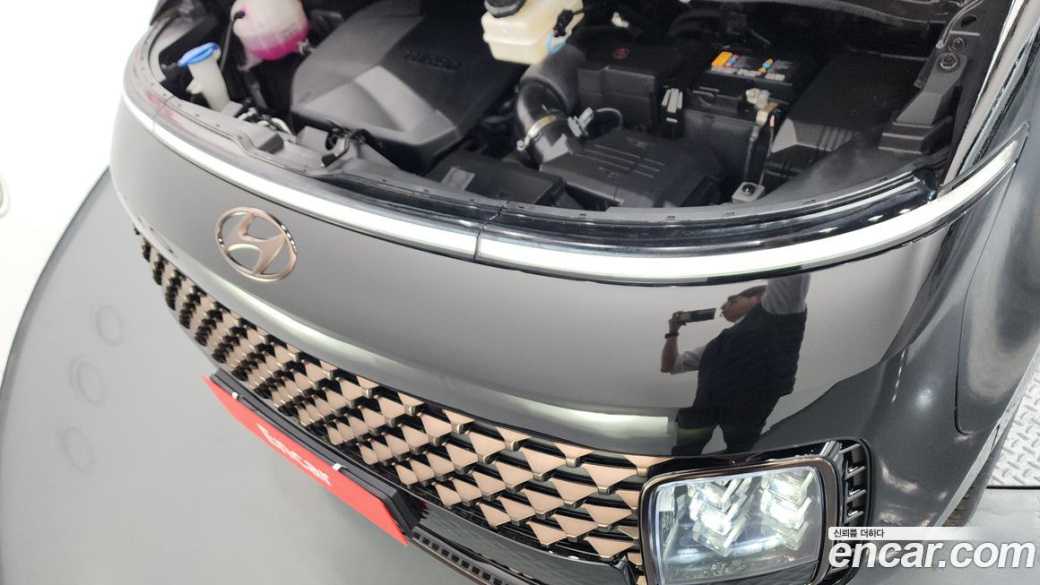 Hyundai Staria Lounge 9-Seater, 2022