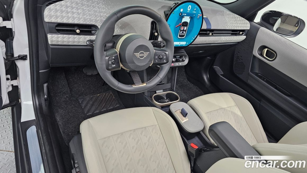 Mini Cooper Favoured, 2025