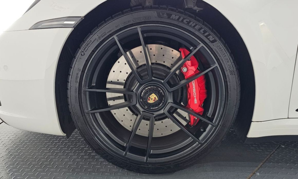 Porsche 911 Carrera 4 GTS Cabriolet, 2024
