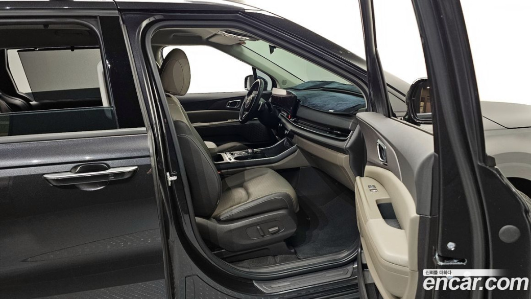 Kia Carnival 7-Seater Outdoor, 2025