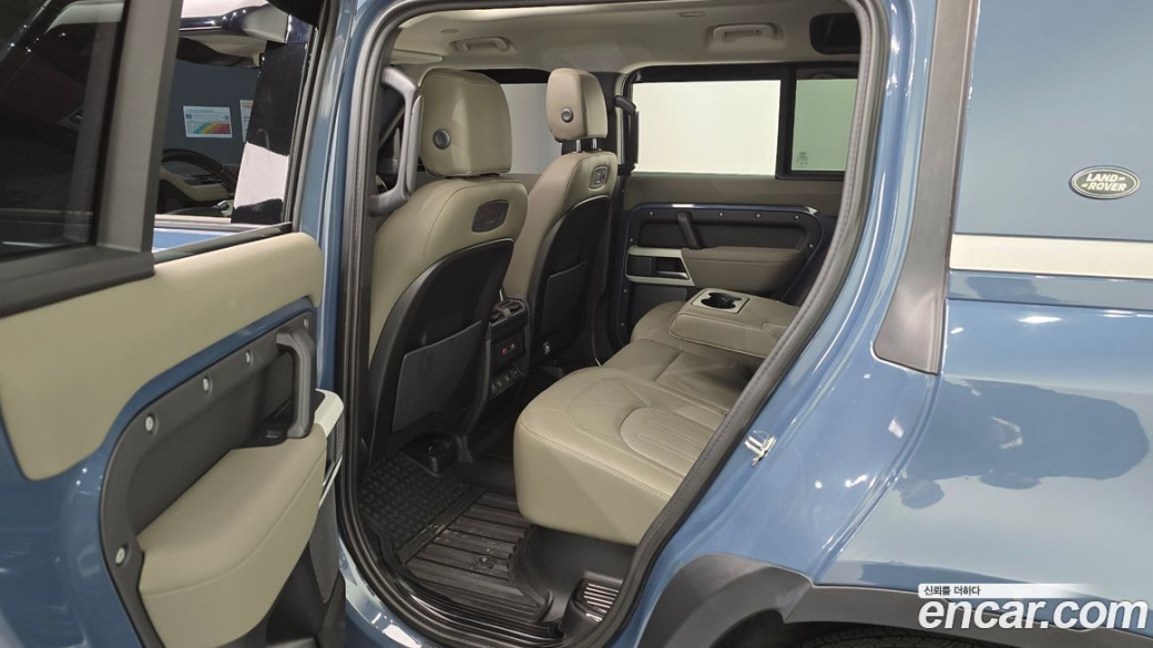 Land Rover Defender 110 D250 SE, 2022