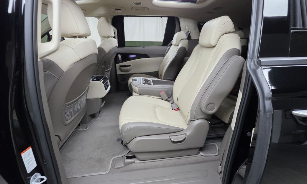 Kia Carnival 11-Seater Signature, 2023