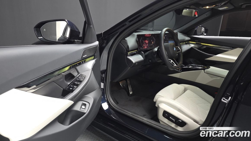 BMW 5-Series 520i M Sport, 2025