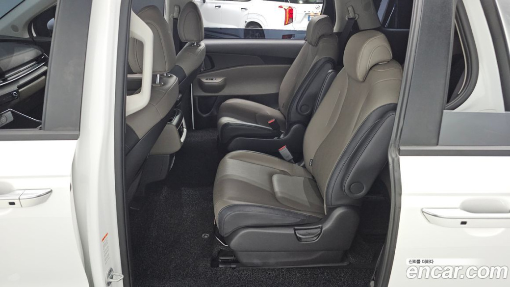 Kia Carnival 9-Seater Prestige, 2025