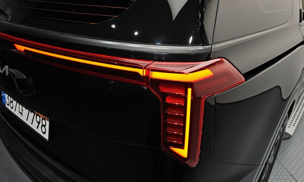 Kia Carnival 9-Seater Gravity, 2025