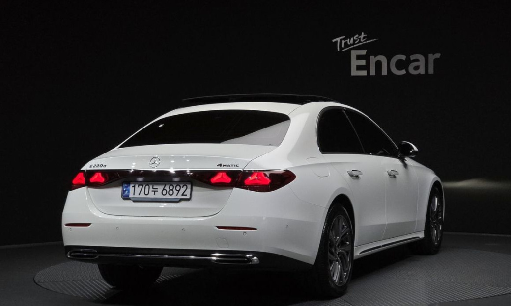 Mercedes-Benz E-Class E220d 4MATIC Exclusive, 2024