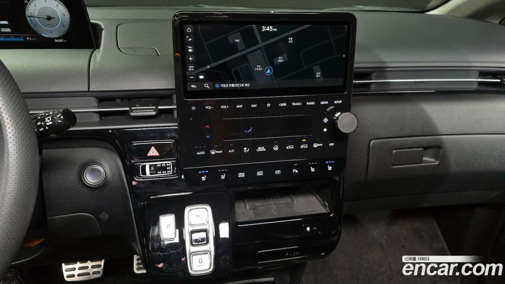 Hyundai Staria 4WD Lounge 9-Seater, 2022