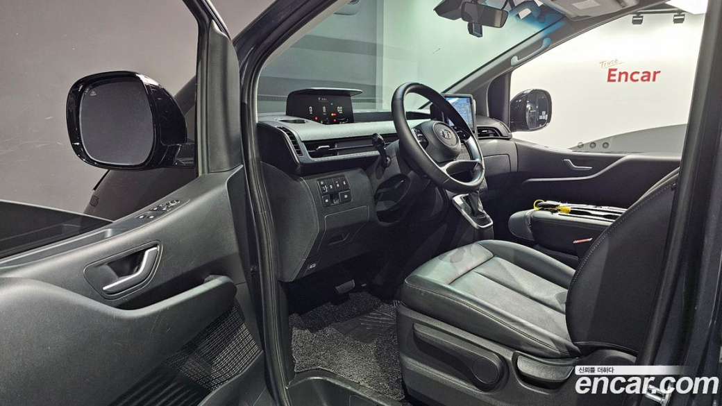 Hyundai Staria 4WD Tourer 9-Seater, 2023