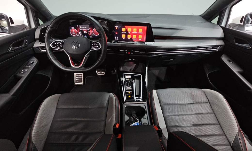 Volkswagen Golf 2.0 GTI, 2024
