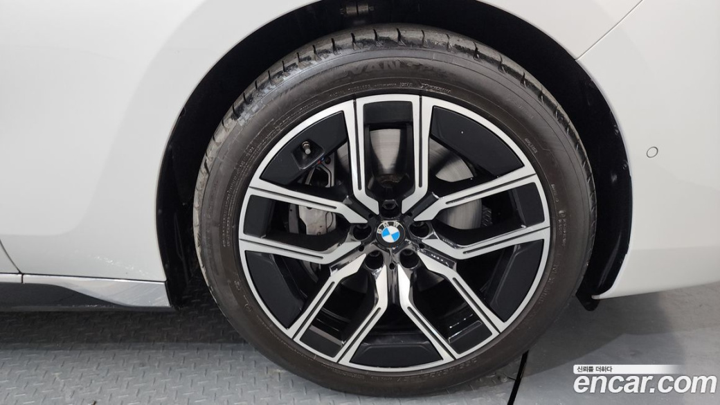 BMW 7-Series 740i xDrive M Sport, 2025