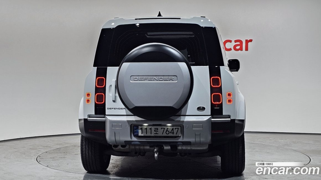 Land Rover Defender 110 D250 SE, 2022