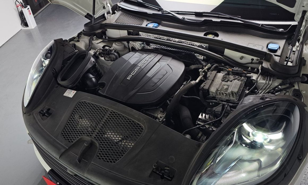 Porsche Macan 2.0, 2021