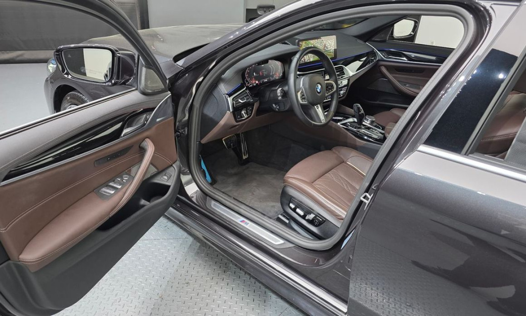 BMW 5-Series 530i M Sport Package, 2023