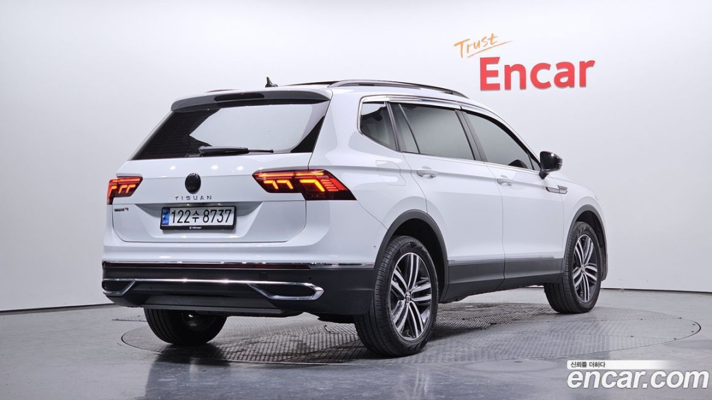 Volkswagen Tiguan 2.0 TSI Prestige, 2024