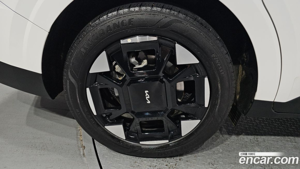 Kia Carnival 9-Seater Prestige, 2025