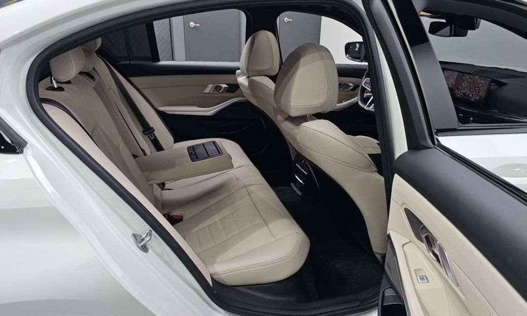 BMW 3-Series M340i Pro, 2025