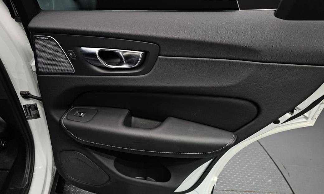 Volvo XC60 B6 Ultra Bright, 2025