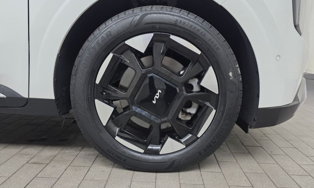 Kia Carnival 7-Seater Outdoor, 2025