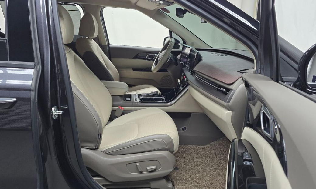 Kia Carnival 7-Seater Signature, 2022
