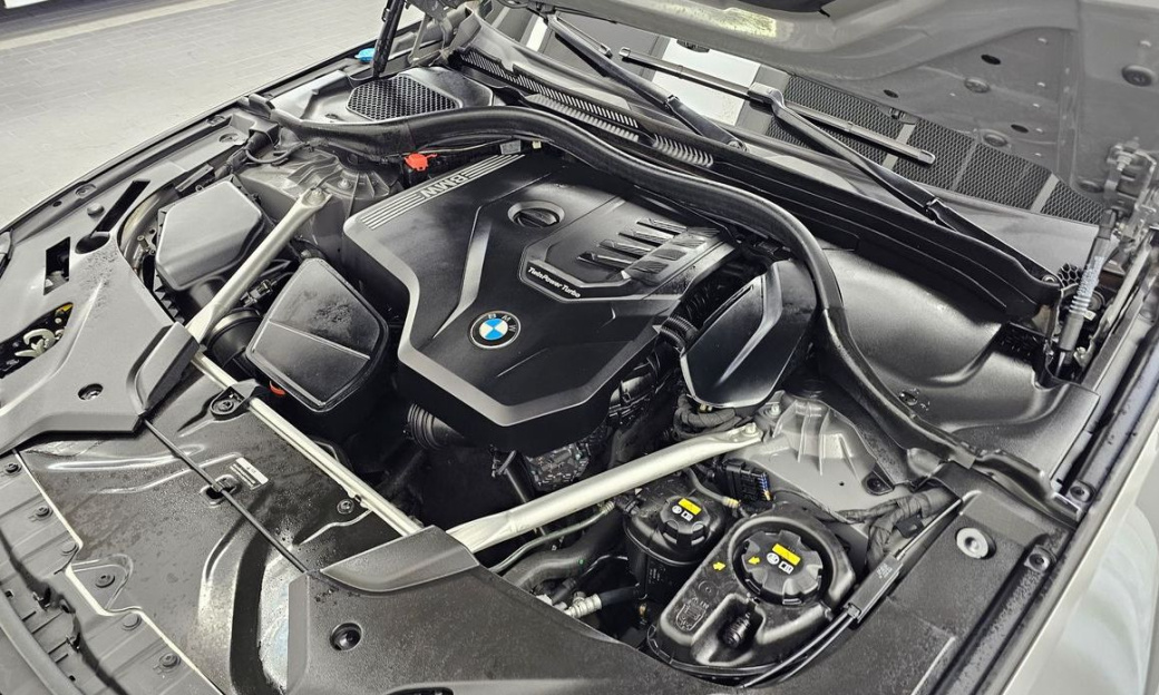 BMW 5-Series 520i Luxury, 2022
