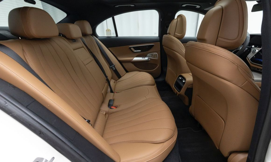 Mercedes-Benz E-Class E300 4MATIC Exclusive, 2026