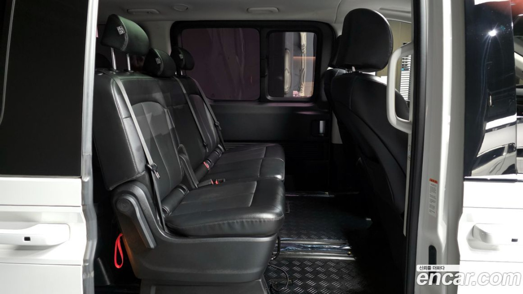 Hyundai Staria 4WD Tourer 11-Seater, 2022