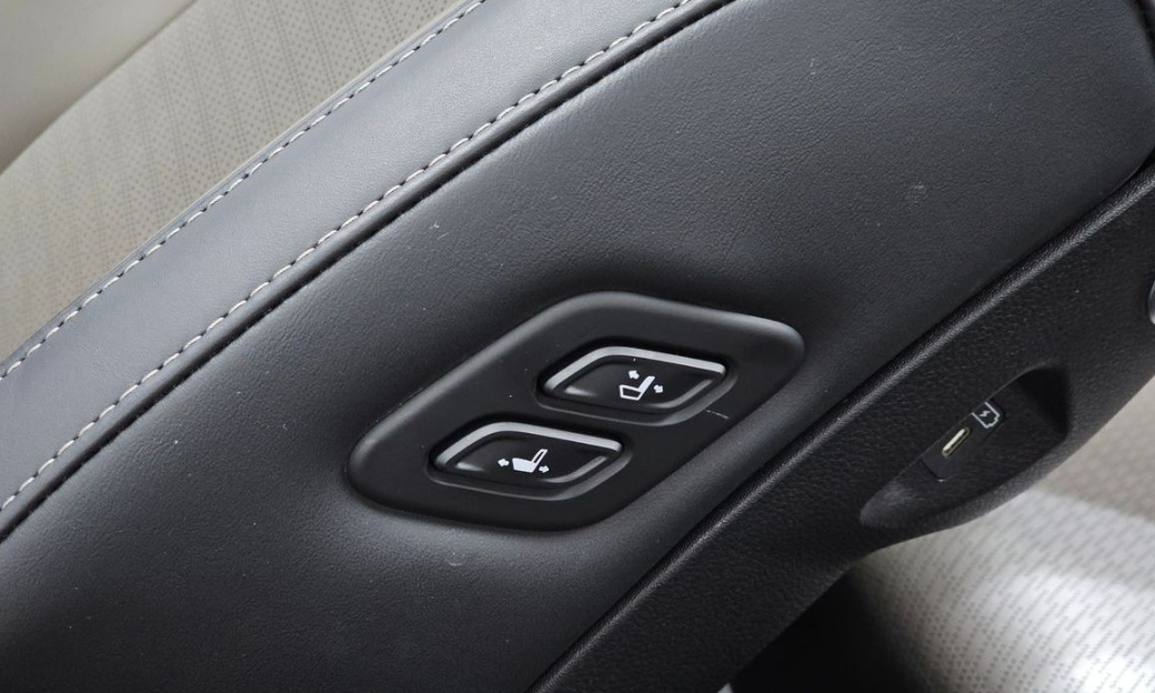 Kia Carnival 9-Seater Gravity, 2025