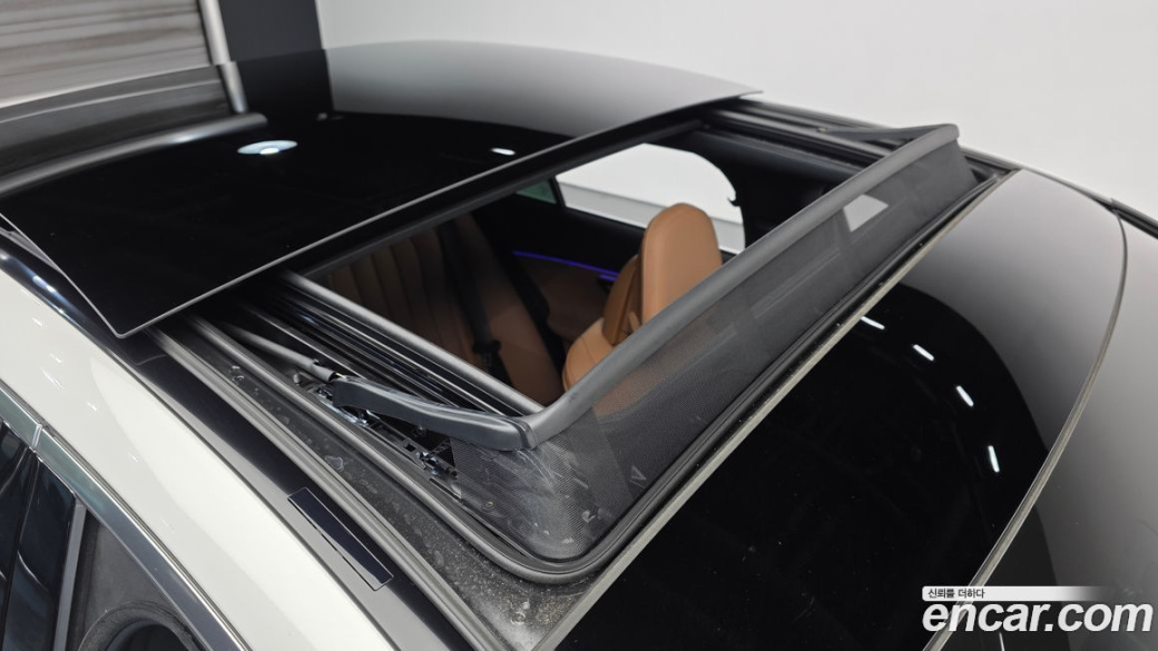 Mercedes-Benz E-Class E300 4MATIC AMG Line, 2025