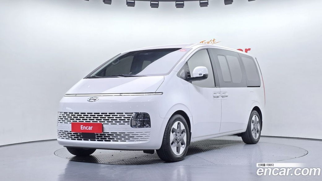 Hyundai Staria 4WD Tourer 9-Seater, 2023