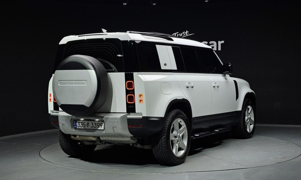 Land Rover Defender 110 D250 SE, 2024