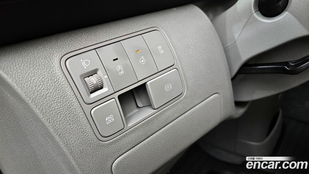 Hyundai Staria 4WD Lounge 7-Seater, 2024