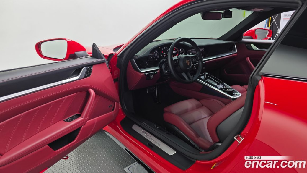 Porsche 911 Carrera, 2024