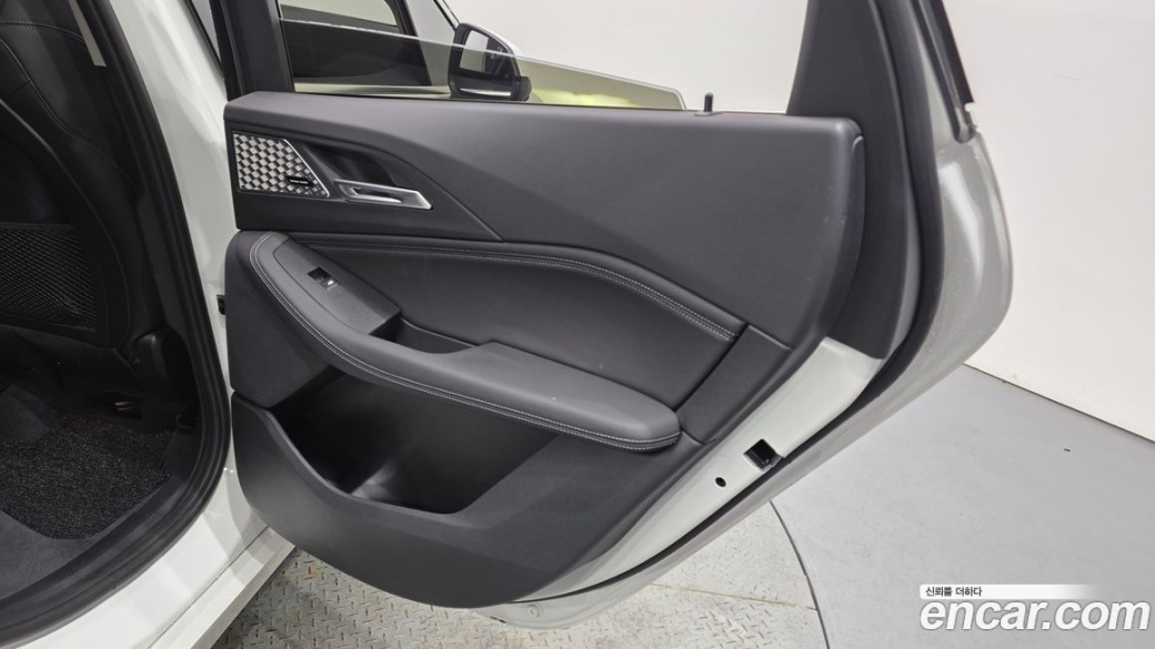 BMW 2-Series 220i Luxury, 2023