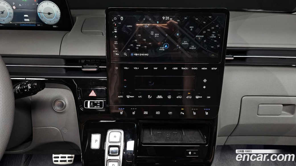 Hyundai Staria 4WD Lounge 7-Seater, 2025