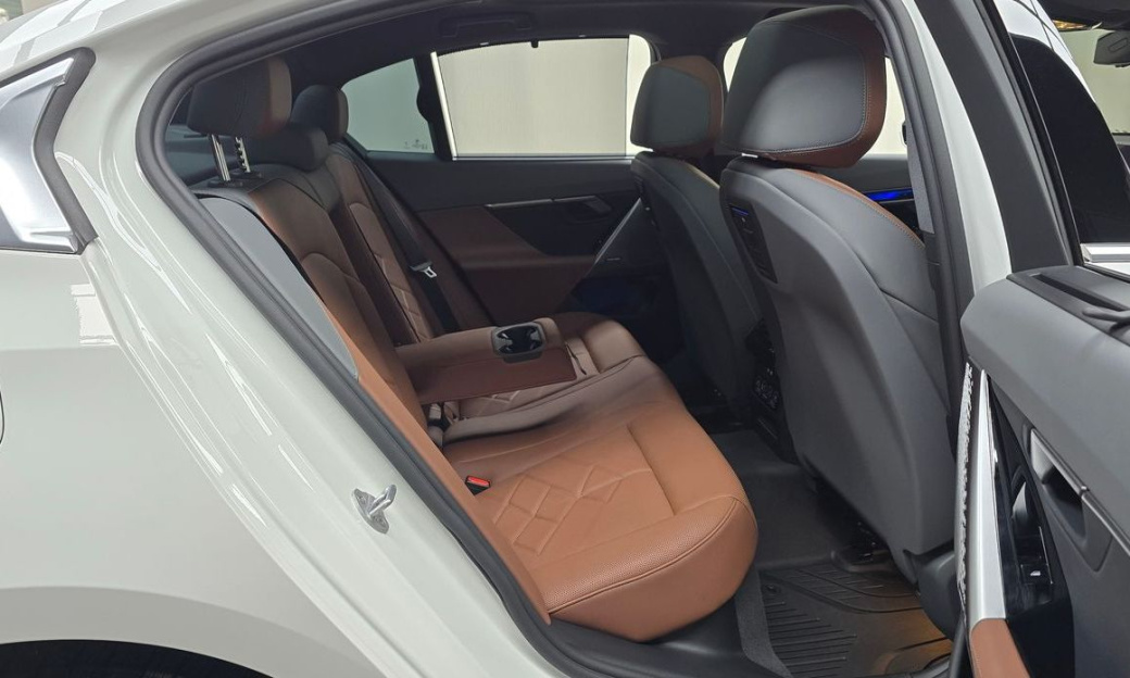 BMW 5-Series 530i xDrive, 2026
