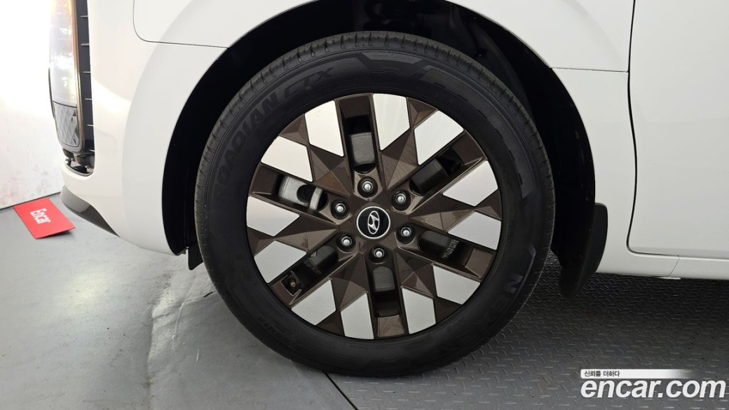 Hyundai Staria 2WD Camping Car, 2024