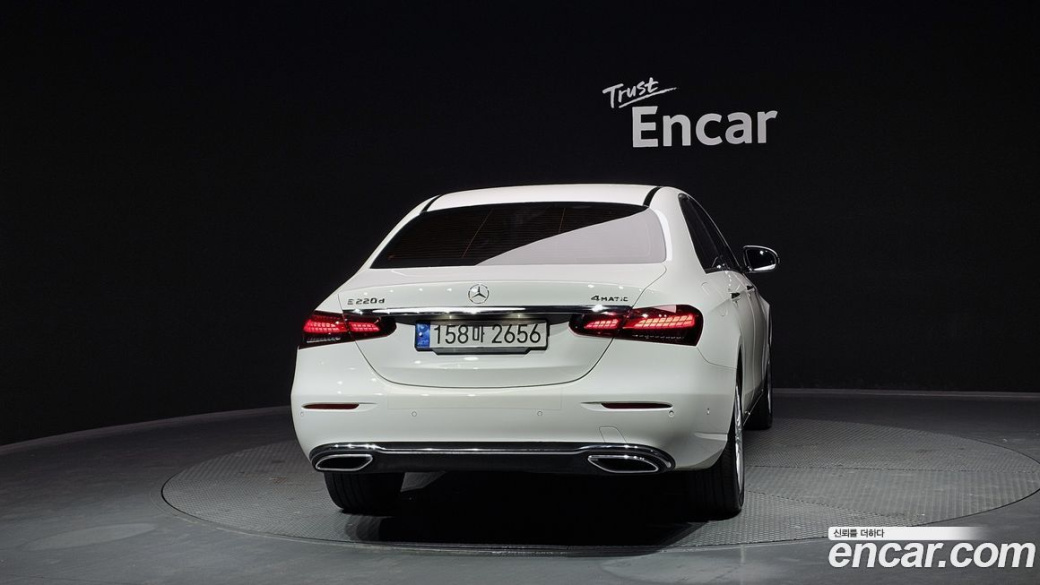 Mercedes-Benz E-Class E220d 4MATIC Exclusive, 2022