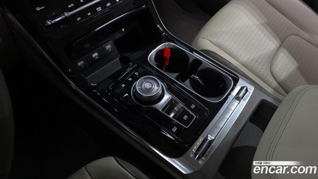Kia Carnival 7-Seater Outdoor, 2023